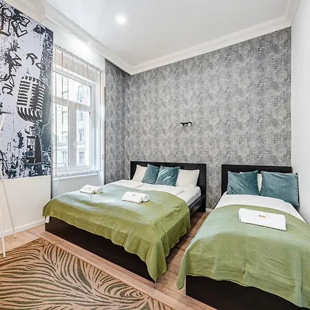 The Other Side Spacious 2br 2ba Ac * Budapeşte