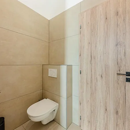 The Other Side Spacious 2br 2ba Ac * Budapeşte