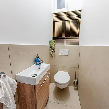 Daire The Other Side Spacious 2br 2ba Ac Budapeşte