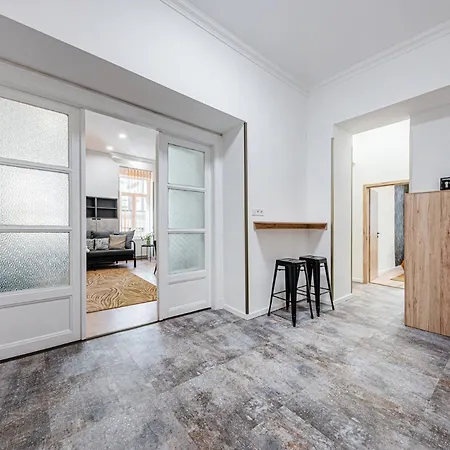 The Other Side Spacious 2br 2ba Ac Daire