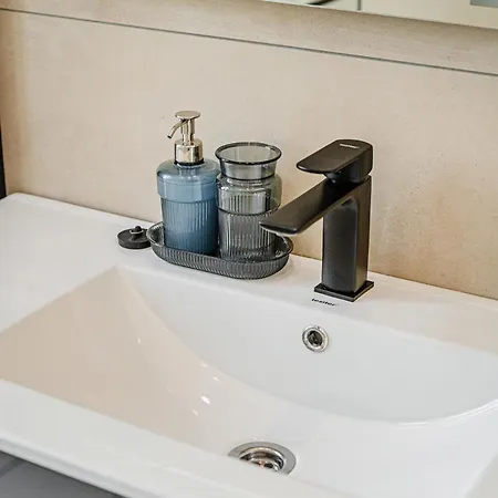 Apartamento The Other Side Spacious 2br 2ba Ac Budapest
