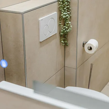 The Other Side Spacious 2br 2ba Ac Budapest