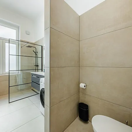The Other Side Spacious 2br 2ba Ac Apartament *