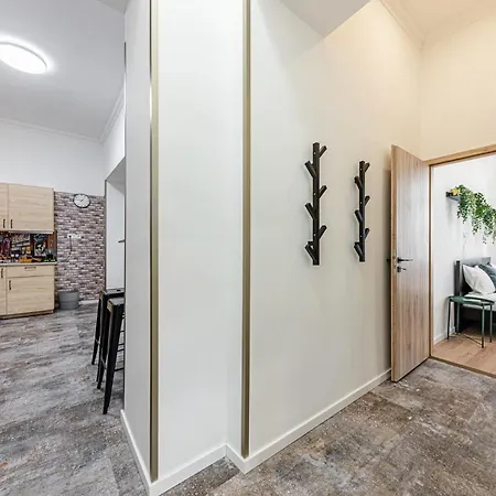The Other Side Spacious 2br 2ba Ac شقة *