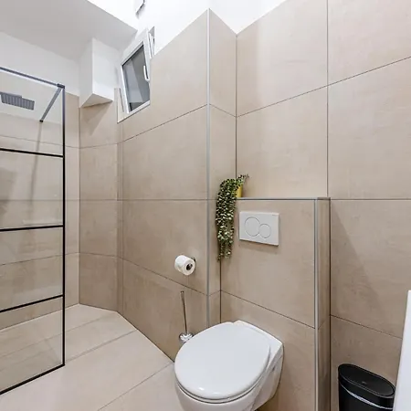 The Other Side Spacious 2br 2ba Ac Apartament