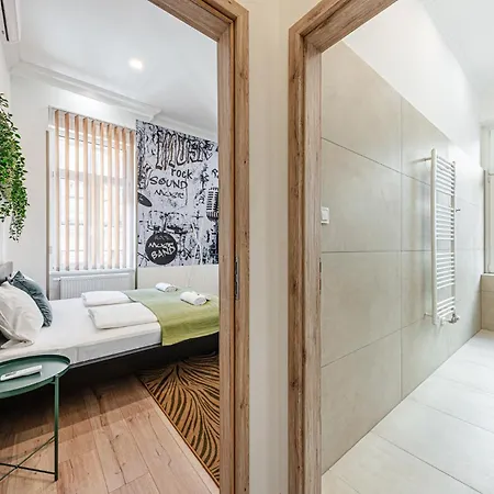 The Other Side Spacious 2br 2ba Ac Apartament *