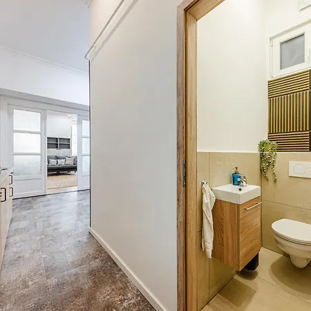 The Other Side Spacious 2br 2ba Ac Apartament