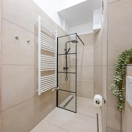The Other Side Spacious 2br 2ba Ac Apartament *